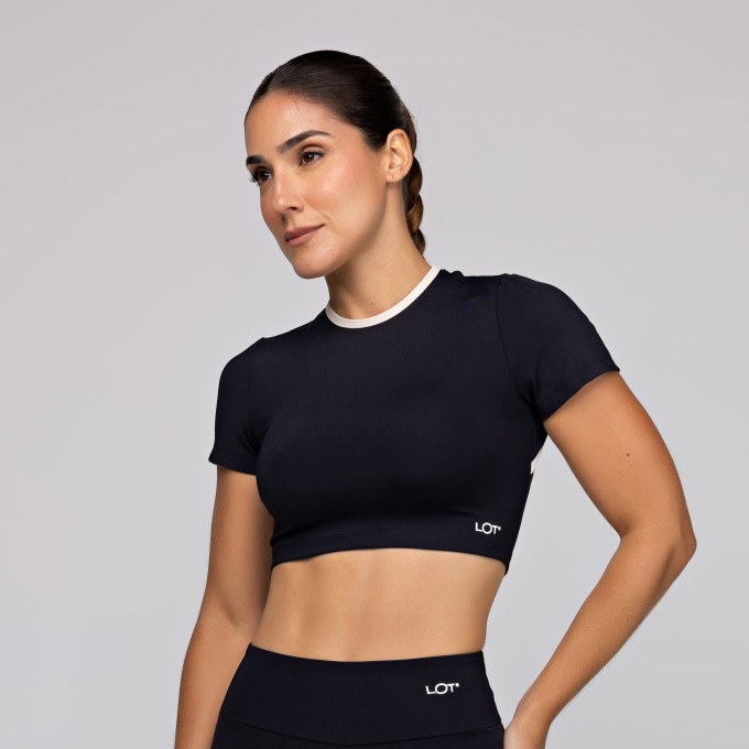 Top Poliamida Costas Aberta Alta Sustentação com Manga Curta Preto