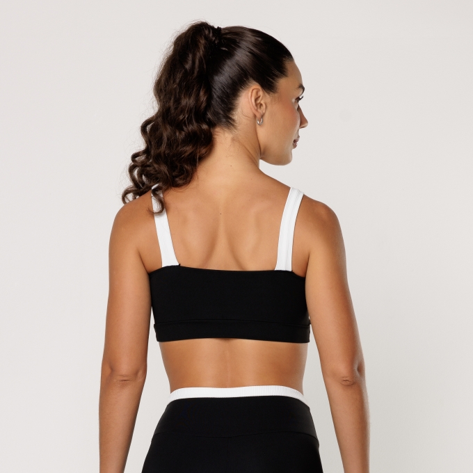 Top Academia Preto Com Recorte Off White Alça Larga Feminino